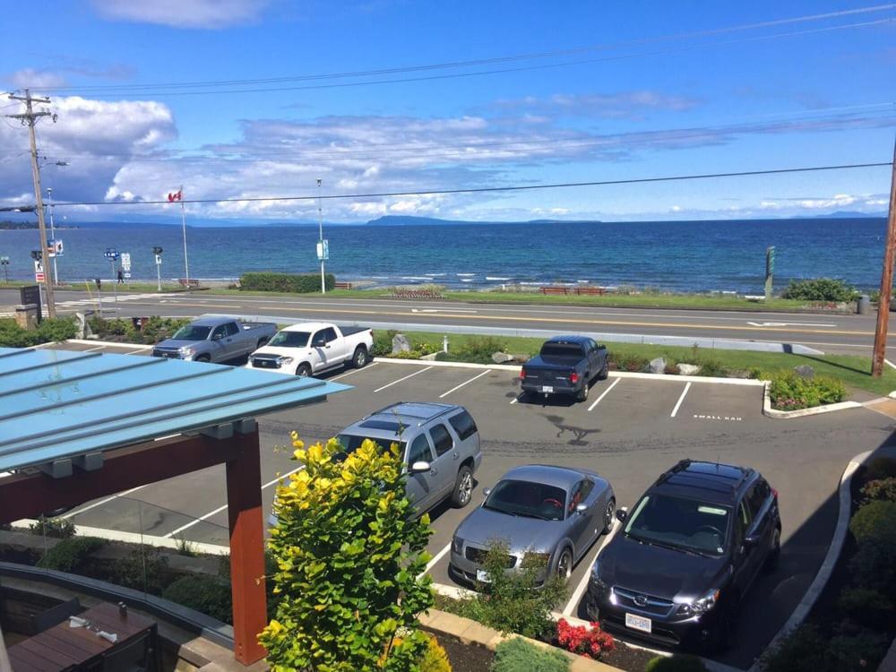 Qualicum Beach Inn Exteriör bild