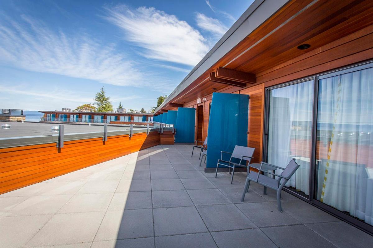 Qualicum Beach Inn Exteriör bild