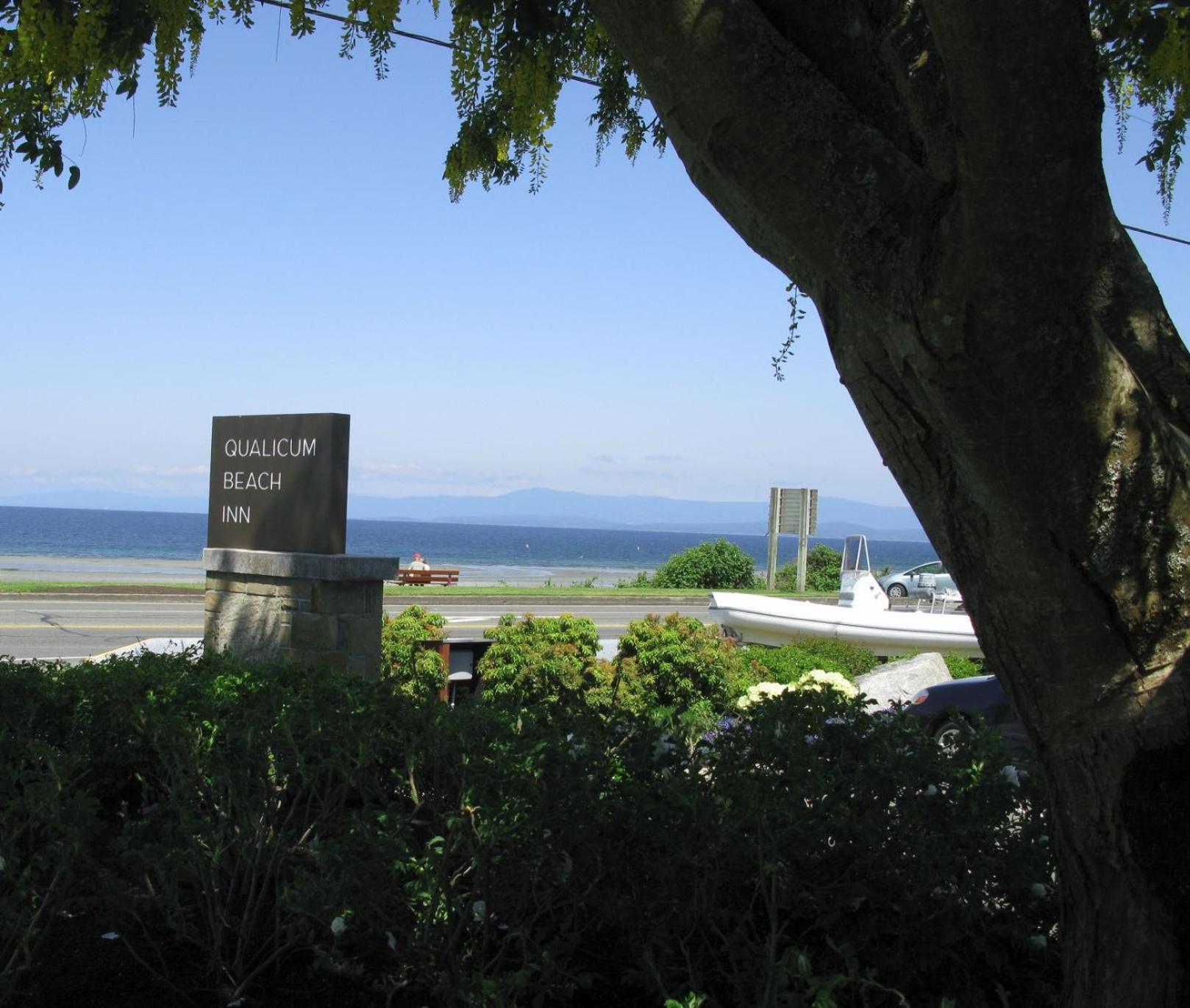 Qualicum Beach Inn Exteriör bild