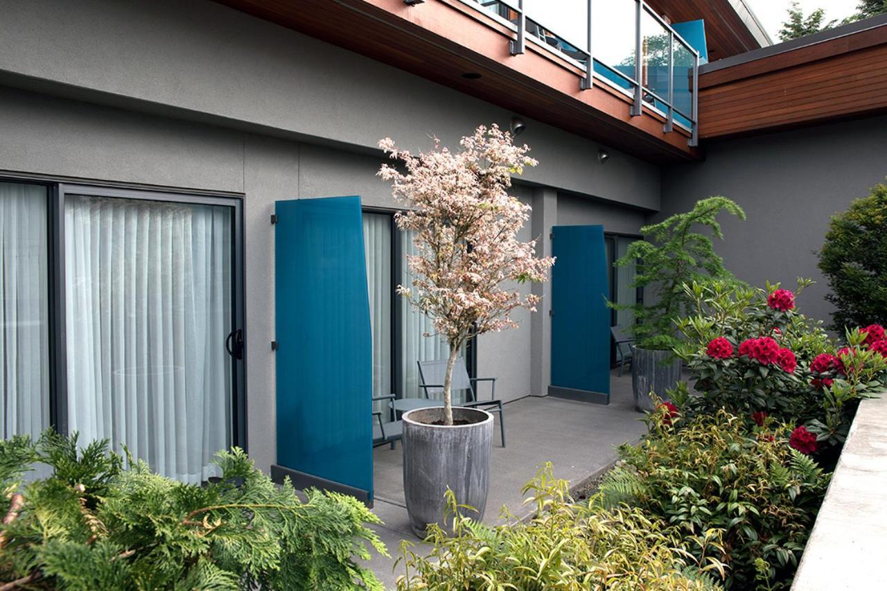 Qualicum Beach Inn Exteriör bild