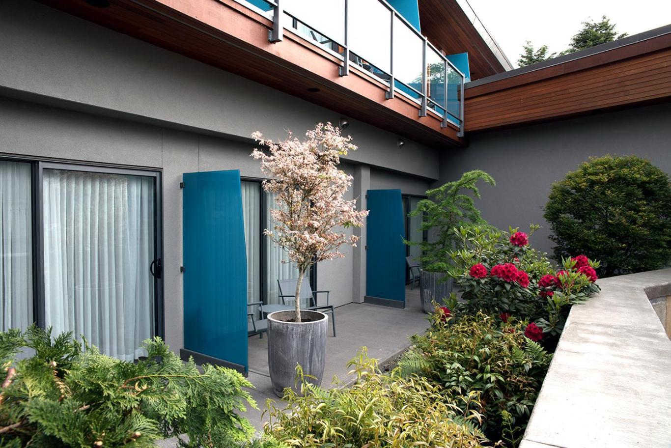 Qualicum Beach Inn Exteriör bild