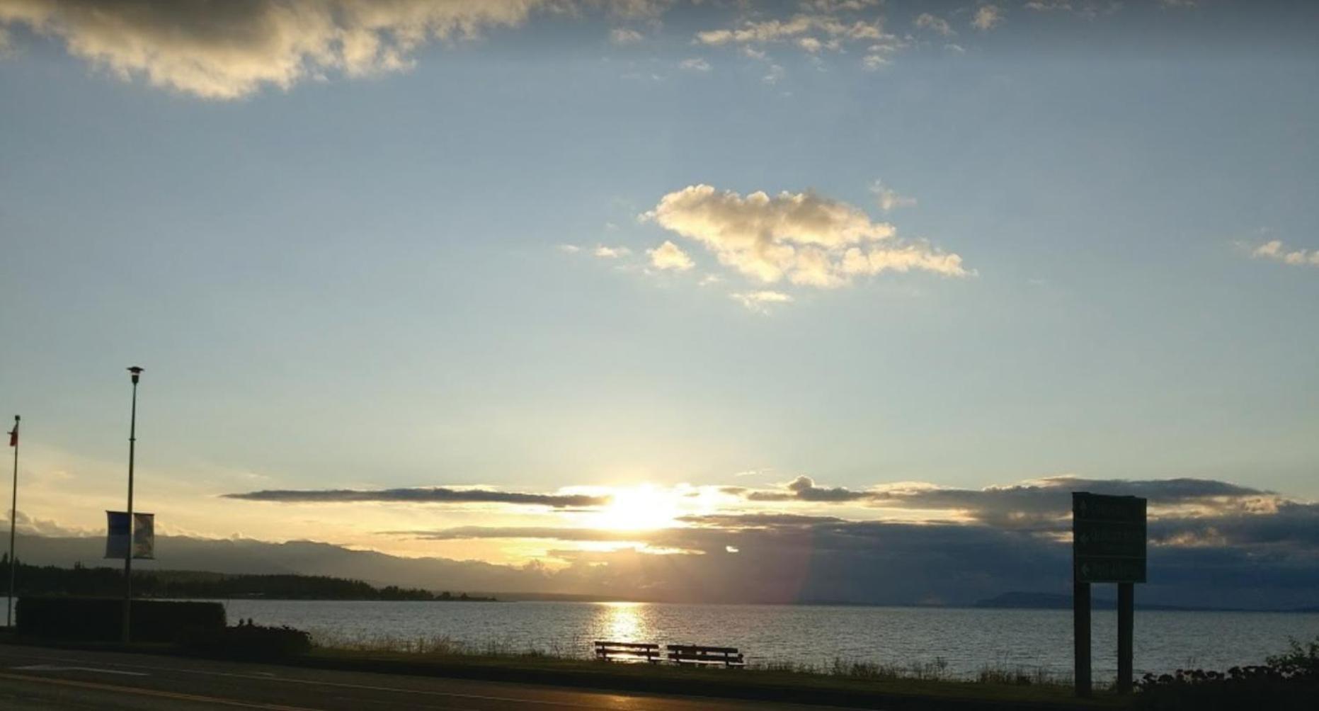 Qualicum Beach Inn Exteriör bild