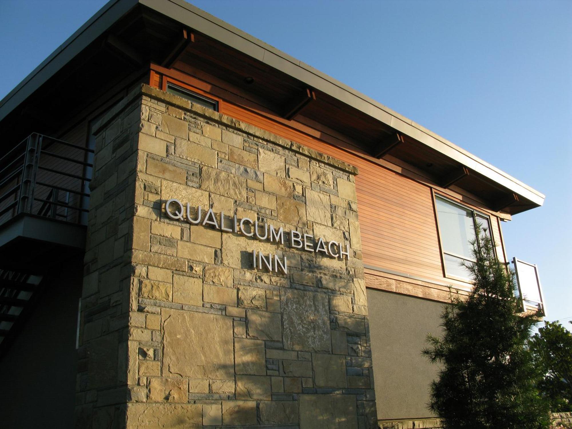 Qualicum Beach Inn Exteriör bild