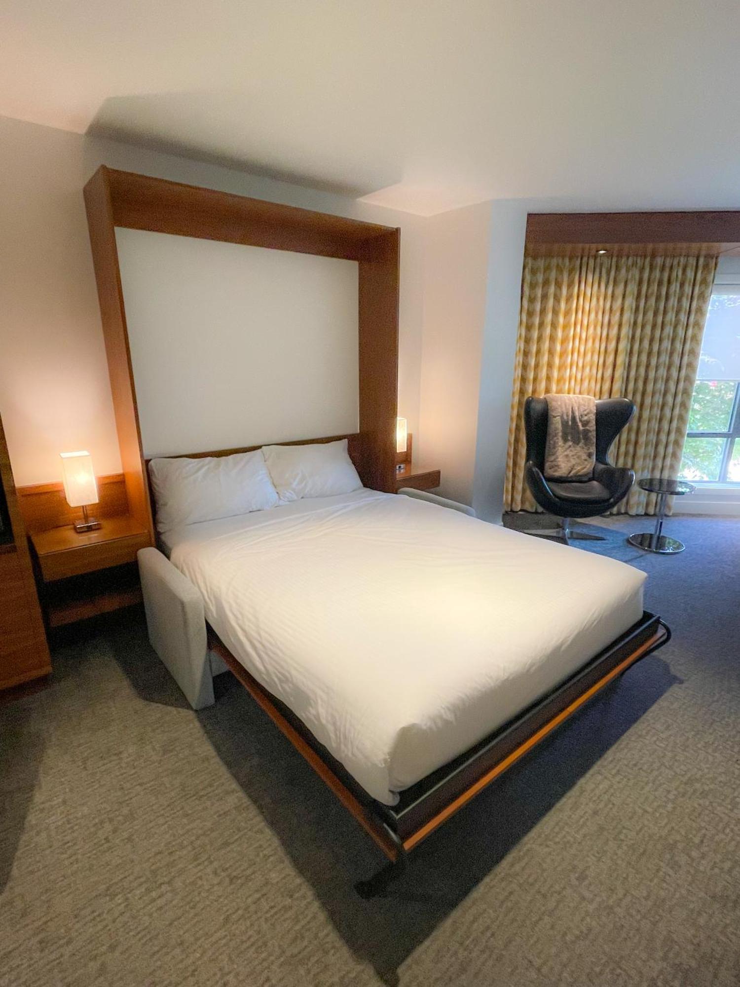 Qualicum Beach Inn Exteriör bild