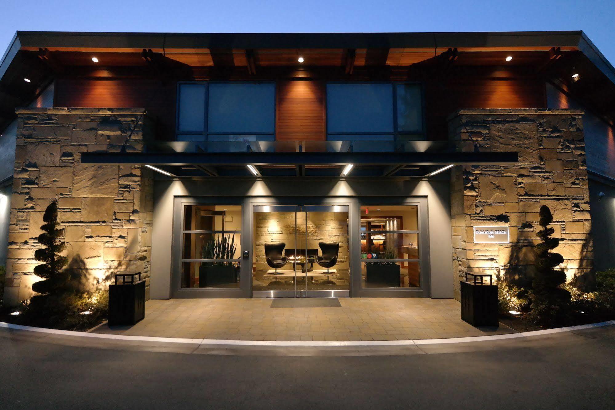 Qualicum Beach Inn Exteriör bild