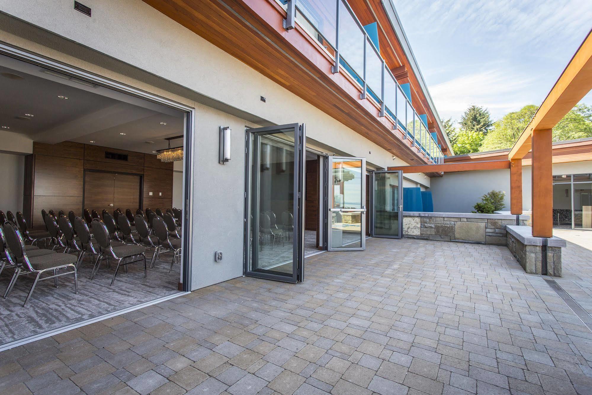 Qualicum Beach Inn Exteriör bild
